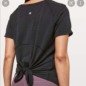 Like new Lululemon Open up tie back tank black 4